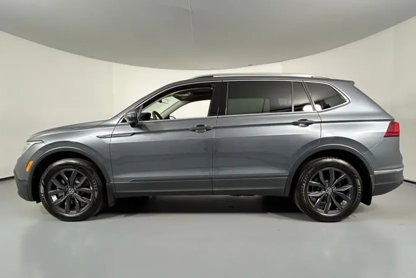 2022 Volkswagen Tiguan SE photo 1