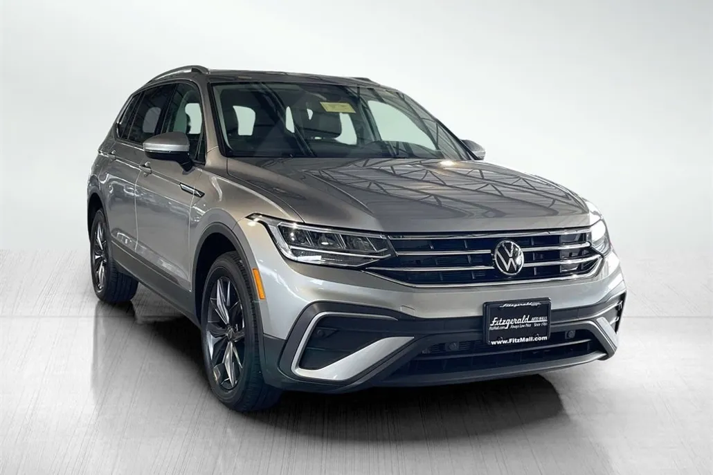 2024 Volkswagen Tiguan SE Wolfsburg Edition photo 1