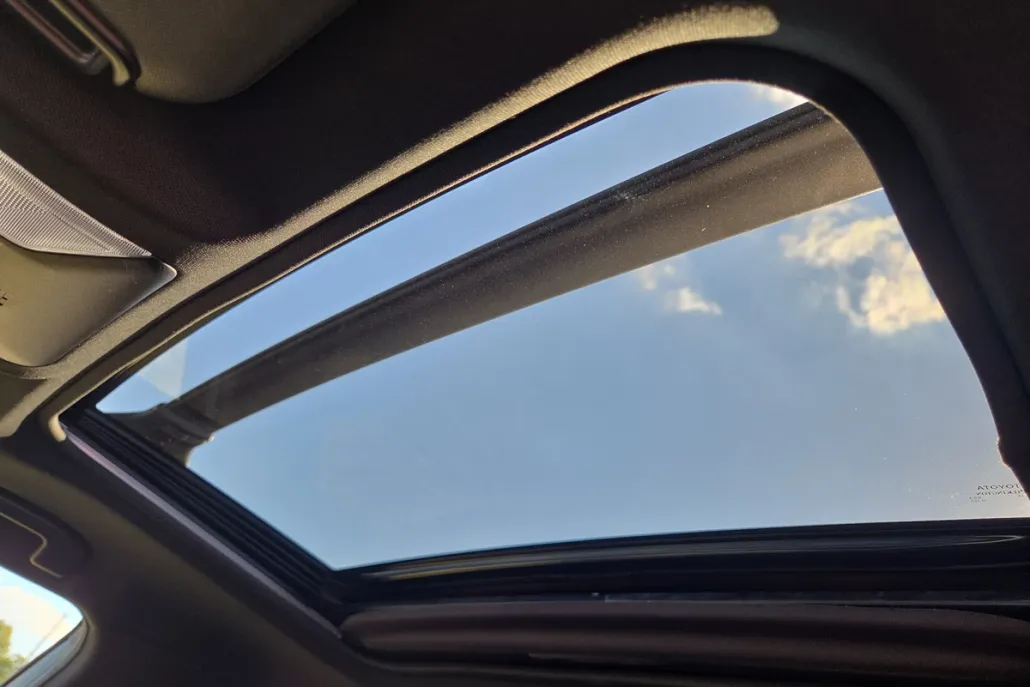 2020 Toyota RAV4 Hybrid XSE photo 1