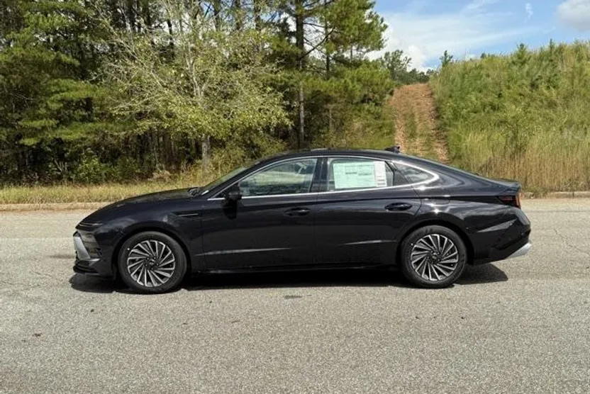 2025 Hyundai Sonata Hybrid Limited photo 1