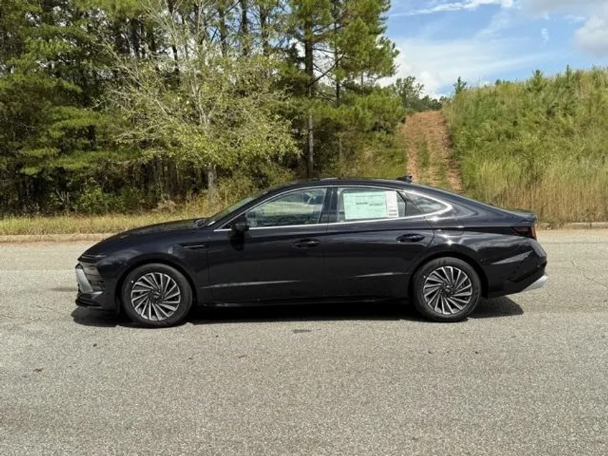 2025 Hyundai Sonata Hybrid Limited photo 1