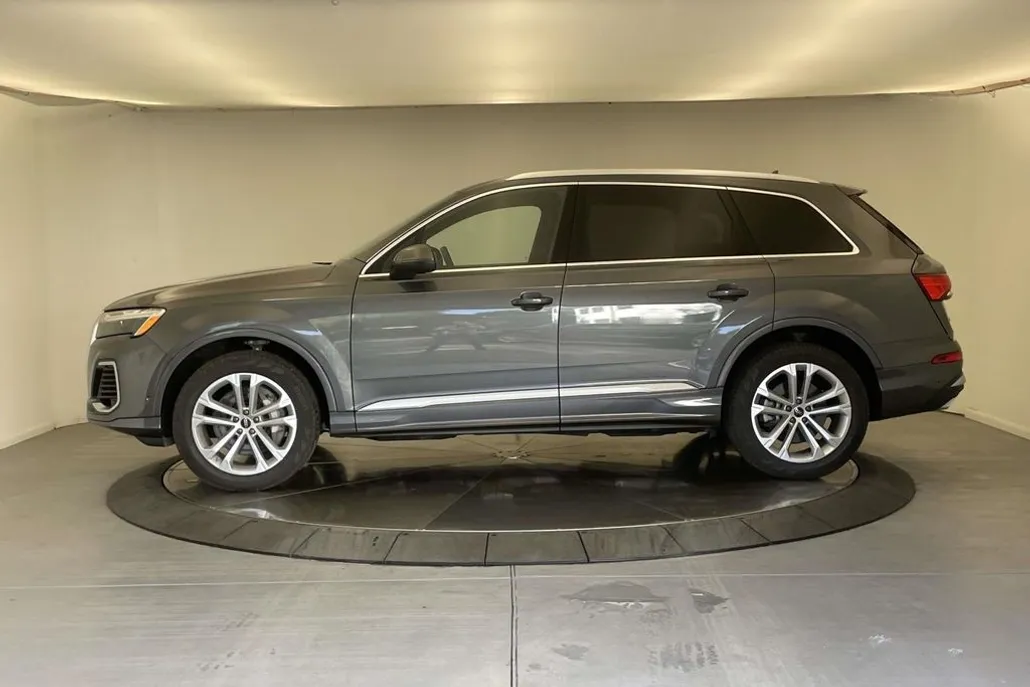2025 Audi Q7 55 Premium Plus photo 1