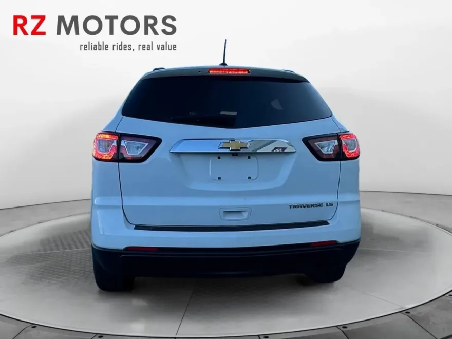 2016 Chevrolet Traverse LS photo 1