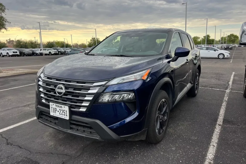 2024 Nissan Rogue SV photo 1