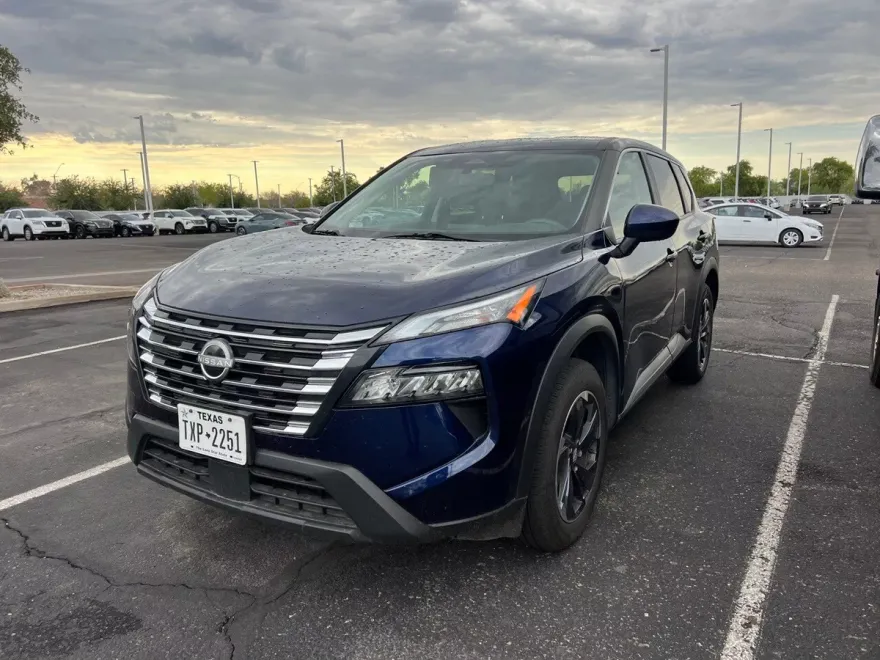 2024 Nissan Rogue SV photo 1