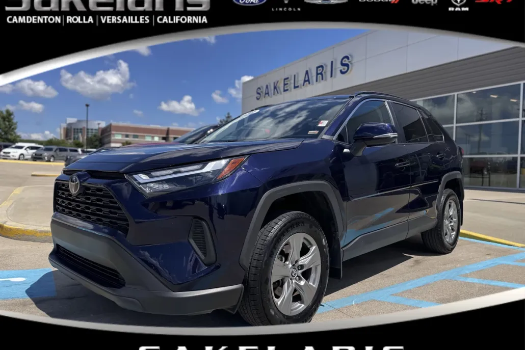 2023 Toyota RAV4 XLE photo 1