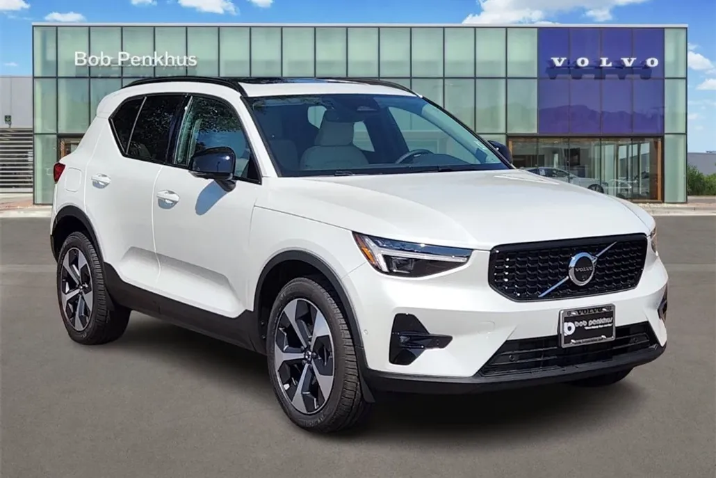 2026 Volvo XC40 Plus photo 1