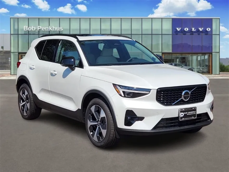 2026 Volvo XC40 Plus photo 1