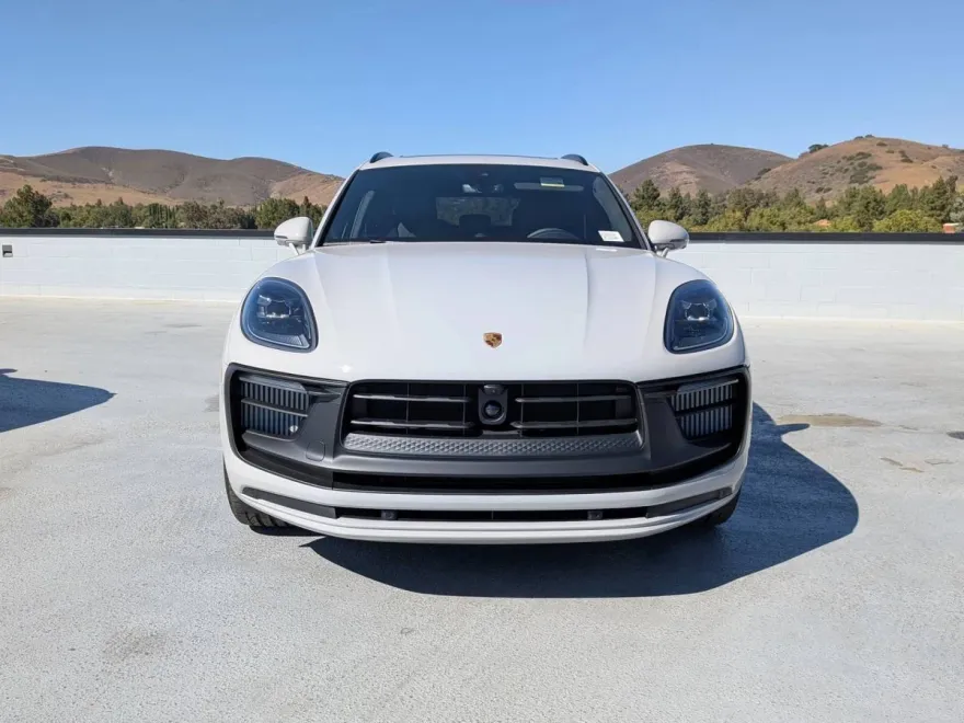 2025 Porsche Macan GTS photo 1