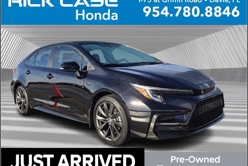2024 Toyota Corolla SE photo 1