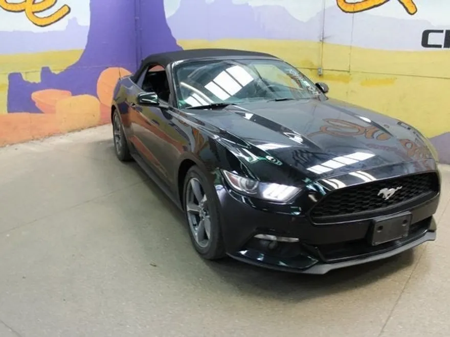 2017 Ford Mustang V6 Convertible photo 1