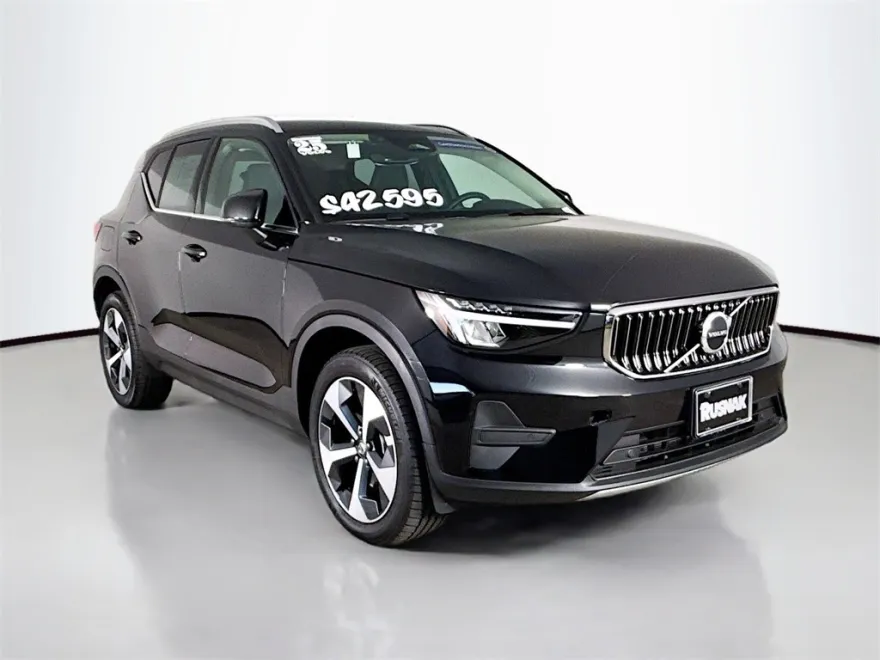 2025 Volvo XC40 Core photo 1