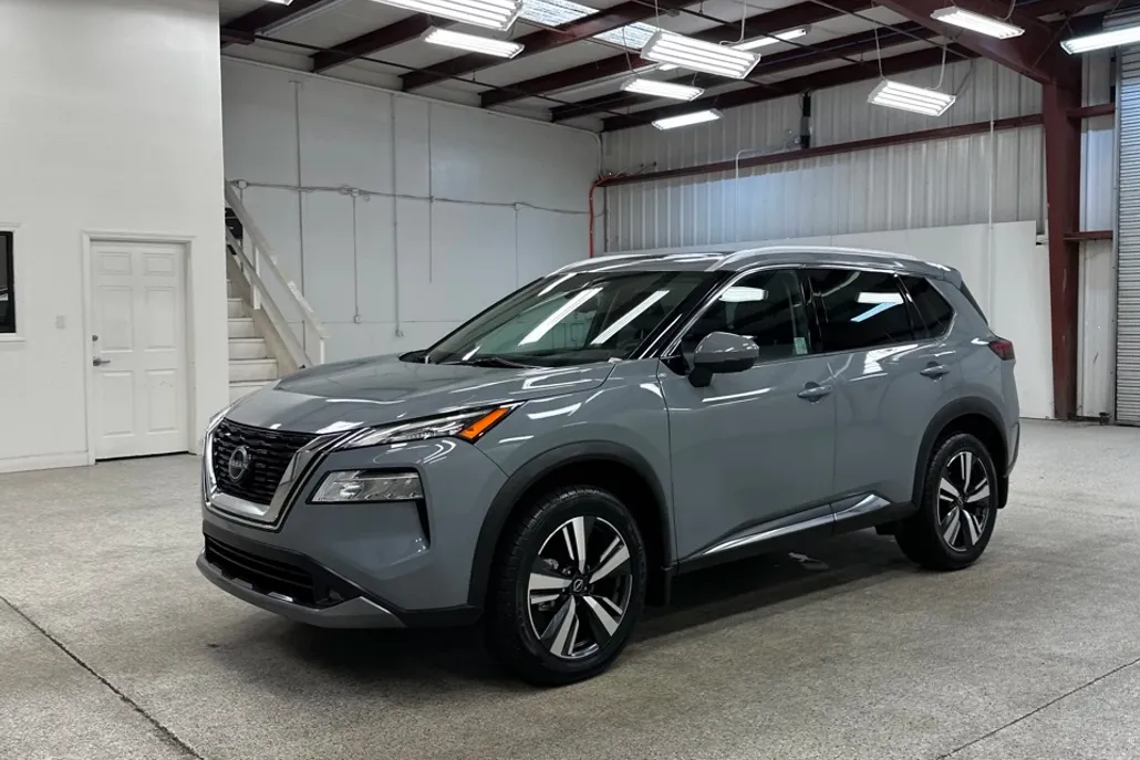 2023 Nissan Rogue SV photo 1