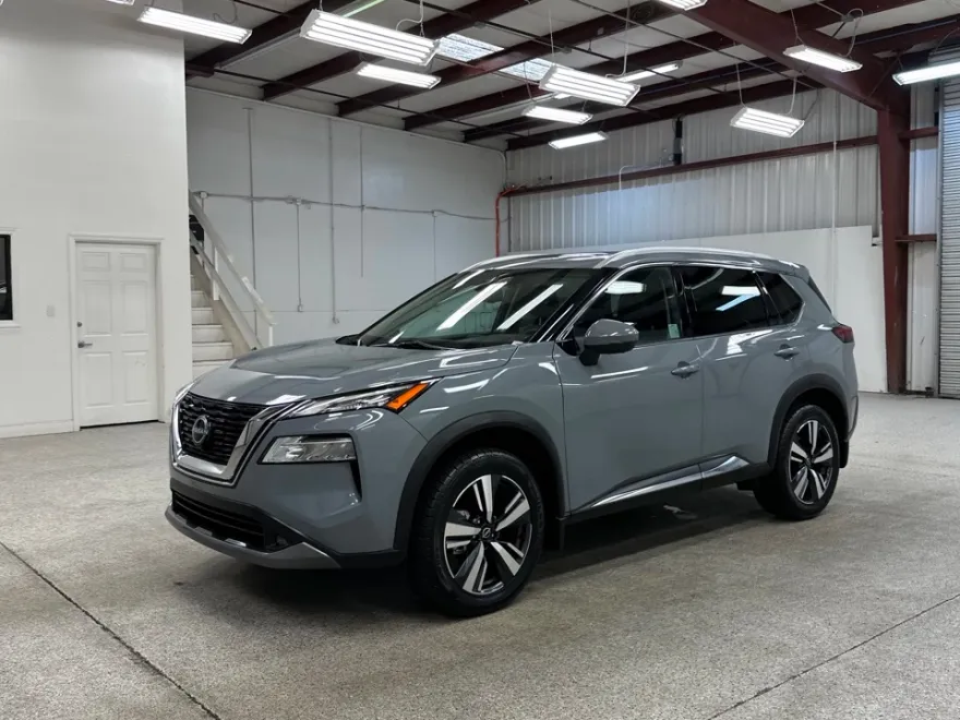2023 Nissan Rogue SV photo 1
