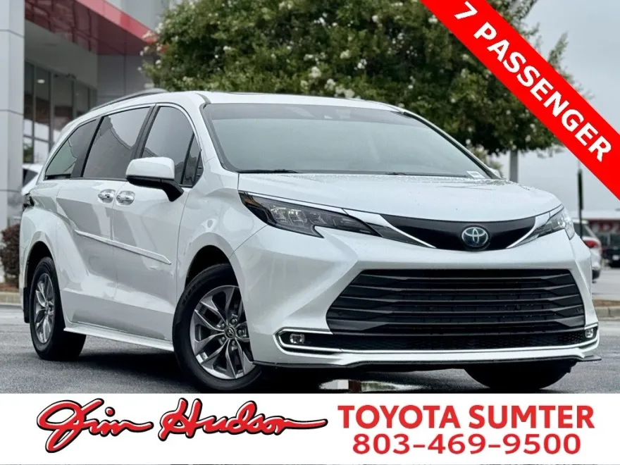 2024 Toyota Sienna XLE photo 1
