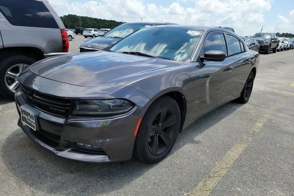 2015 Dodge Charger SXT photo 1