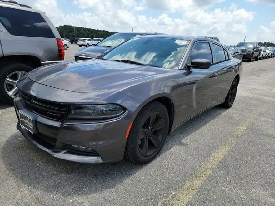 2015 Dodge Charger SXT photo 1