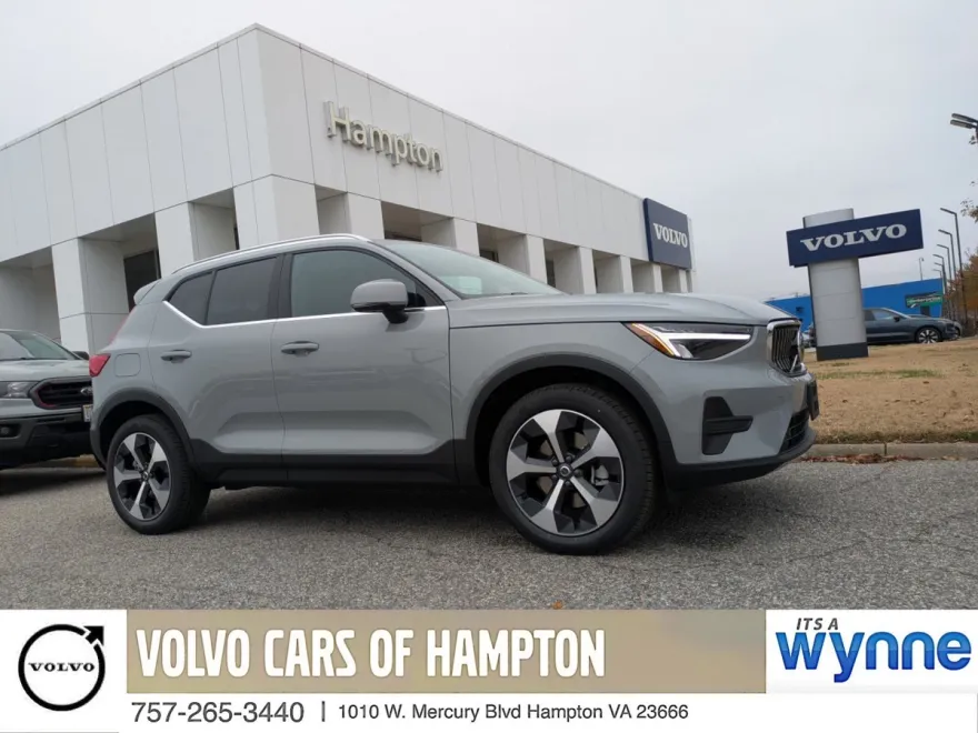 2025 Volvo XC40 Core photo 1