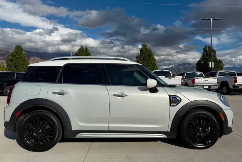2022 Mini Countryman S photo 1