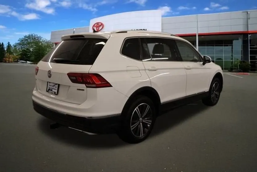 2019 Volkswagen Tiguan SEL photo 1