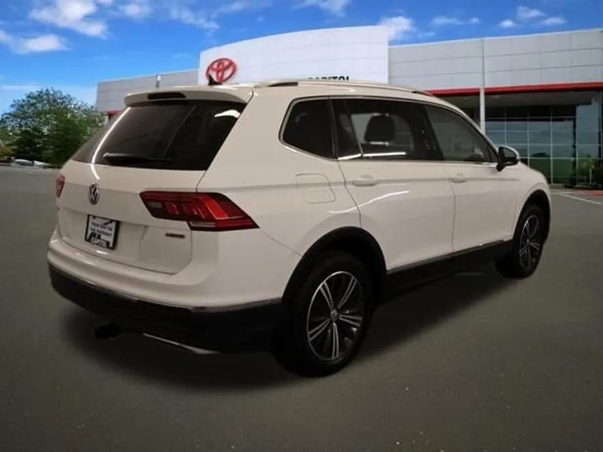 2019 Volkswagen Tiguan SEL photo 1