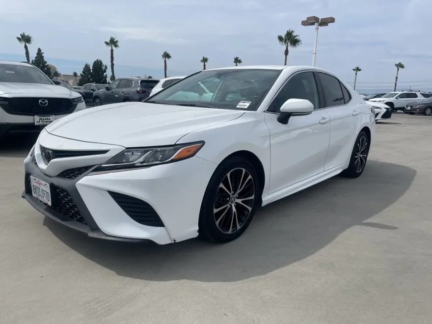 2019 Toyota Camry L photo 1