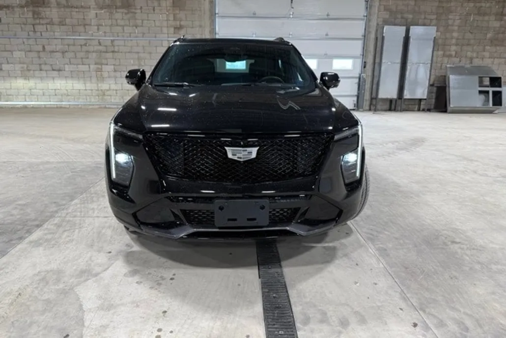 2025 Cadillac XT4 Sport photo 1