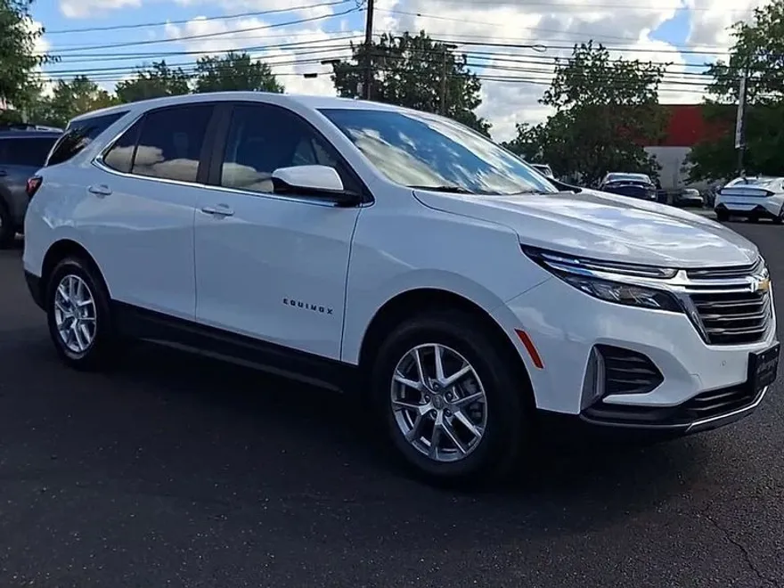 2022 Chevrolet Equinox LT photo 1