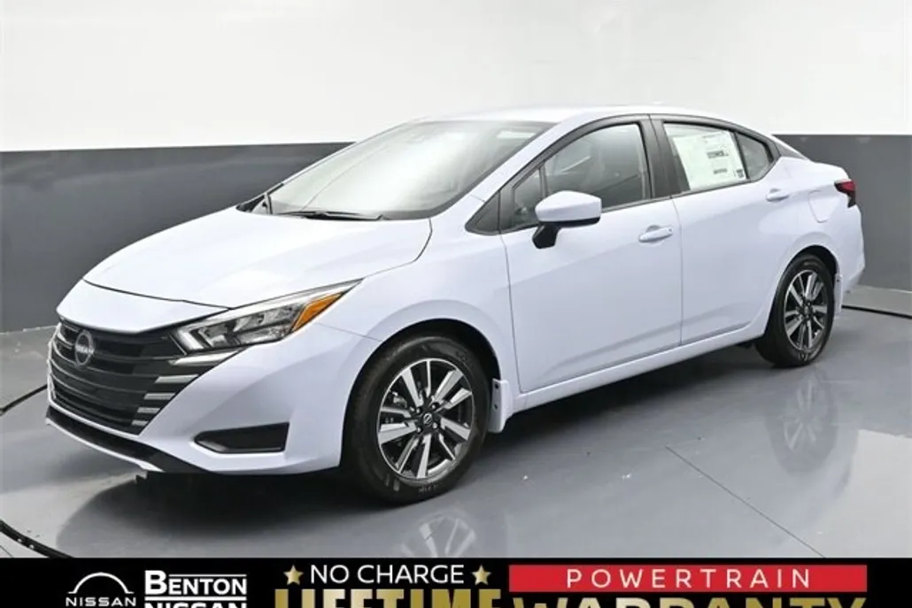 2025 Nissan Versa SV photo 1