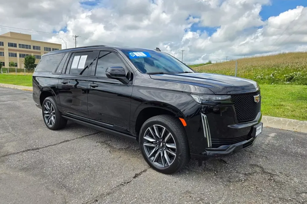 2022 Cadillac Escalade ESV Sport Platinum photo 1
