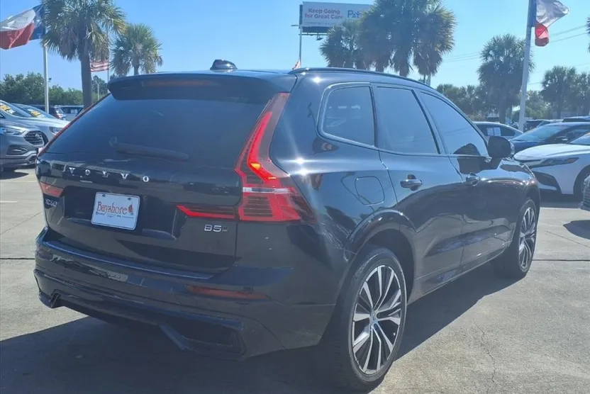 2023 Volvo XC60 B5 Plus photo 1