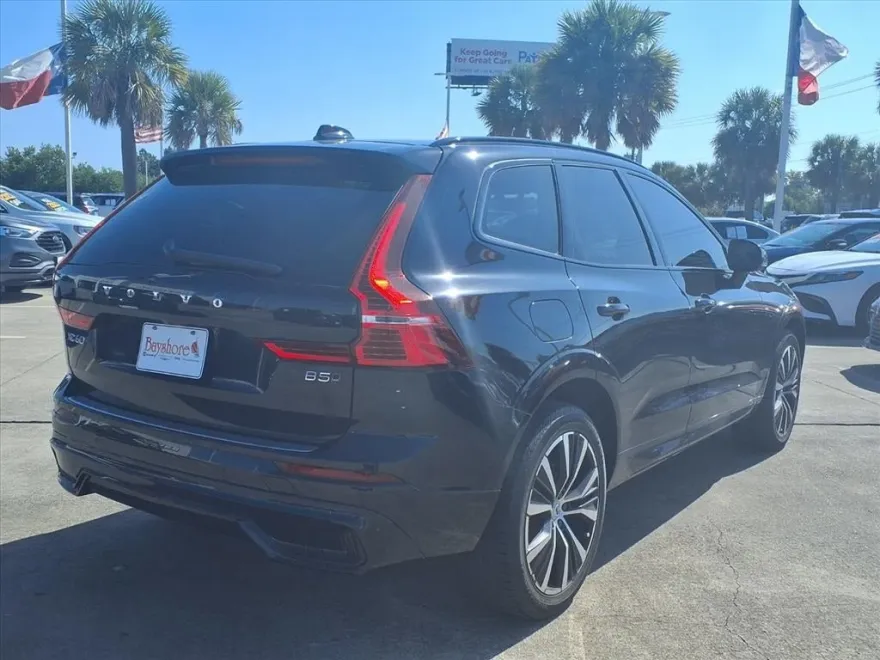 2023 Volvo XC60 B5 Plus photo 1