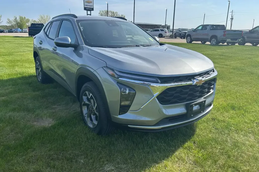 2025 Chevrolet Trax LT photo 1