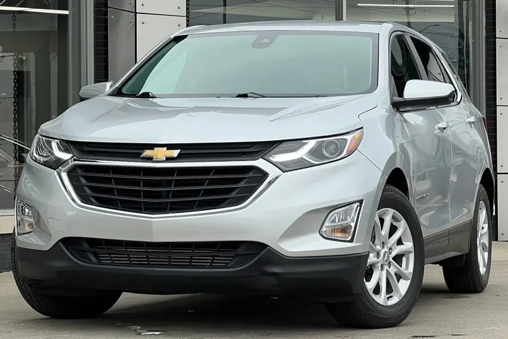2021 Chevrolet Equinox LT photo 1