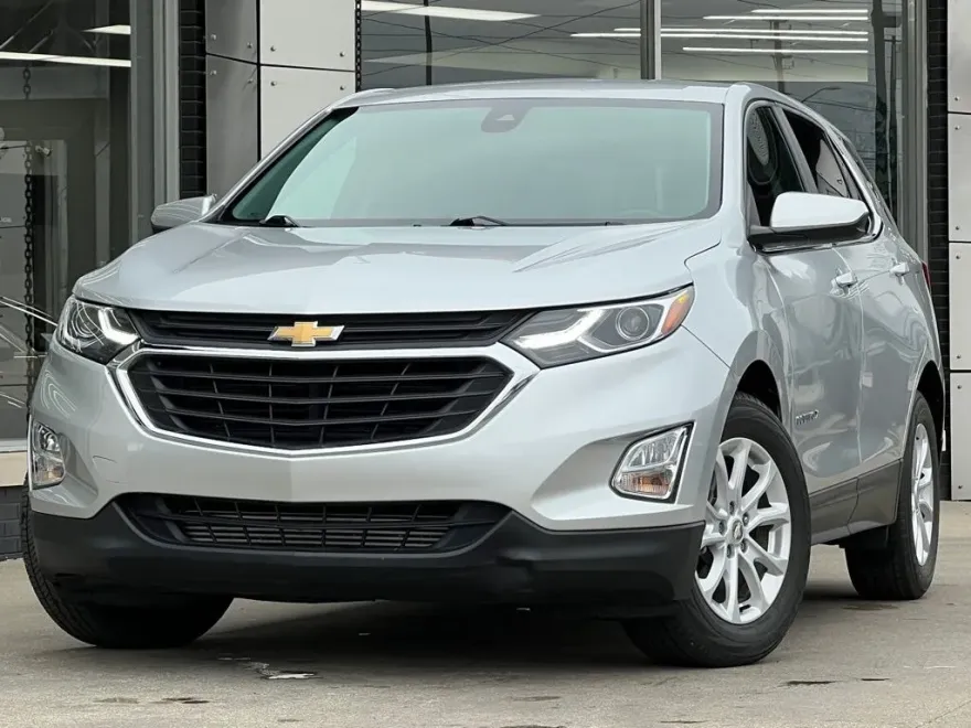 2021 Chevrolet Equinox LT photo 1