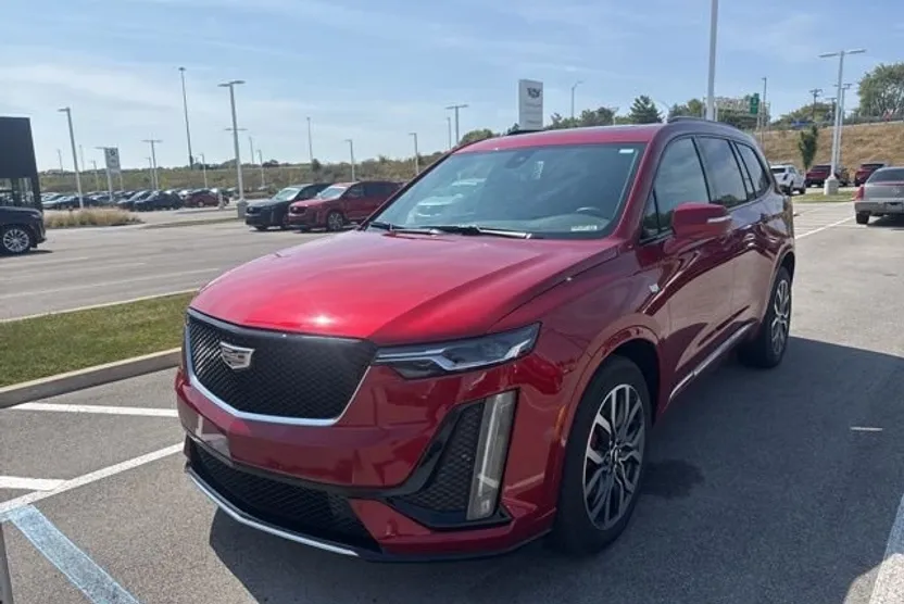 2023 Cadillac XT6 Sport photo 1