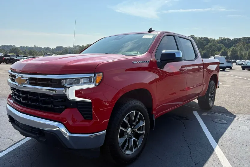2024 Chevrolet Silverado 1500 LT photo 1