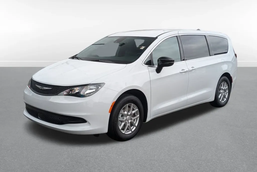 2026 Chrysler Voyager LX photo 1