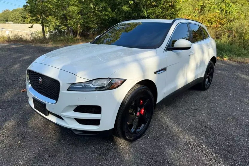 2018 Jaguar F-PACE Prestige photo 1