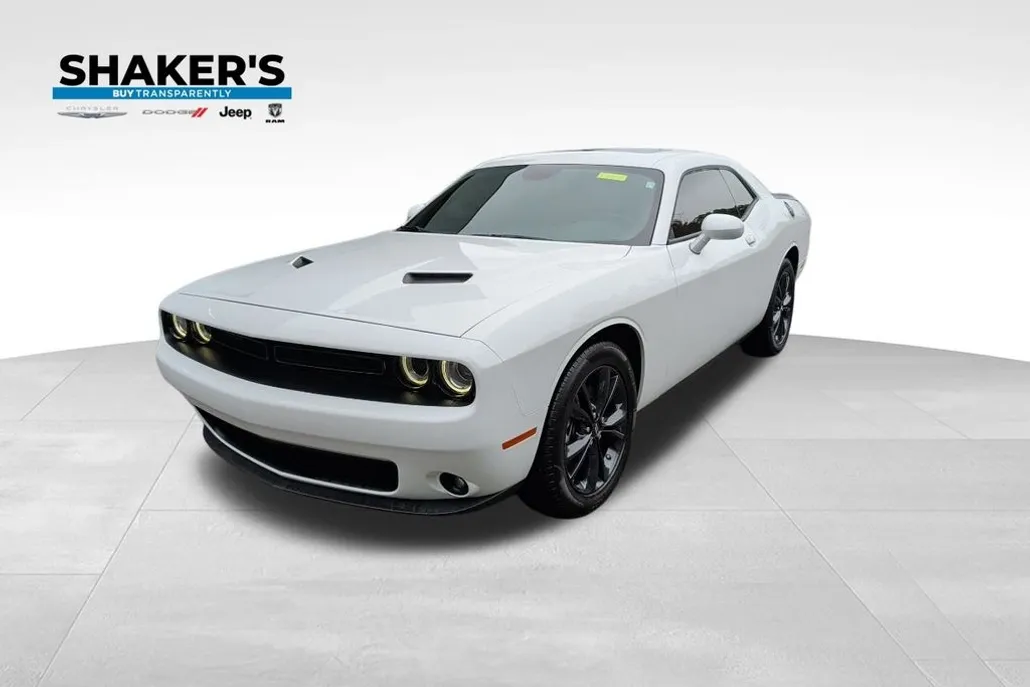 2023 Dodge Challenger SXT photo 1