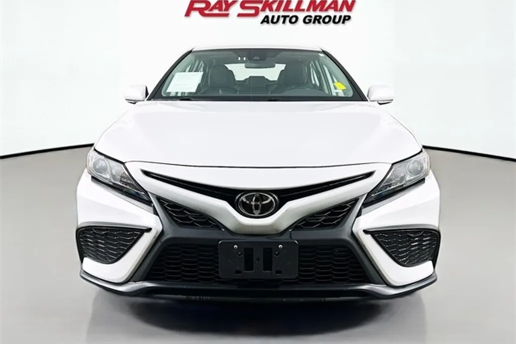2023 Toyota Camry SE photo 1