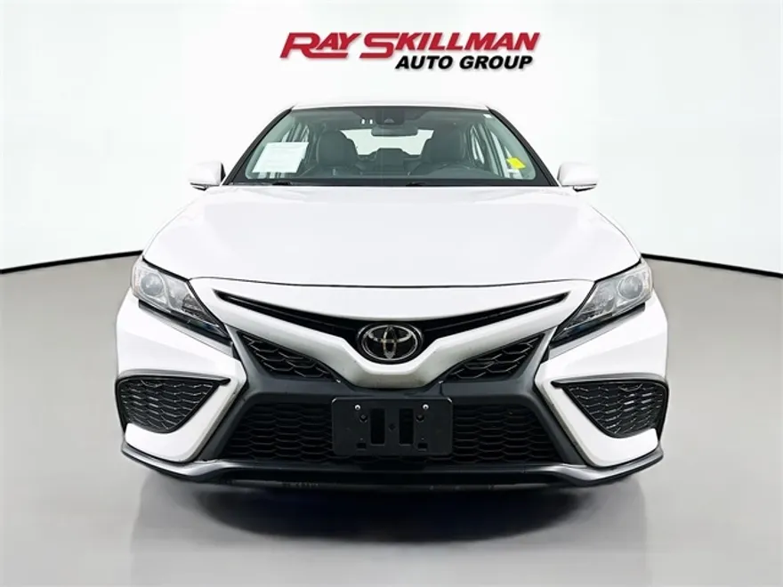 2023 Toyota Camry SE photo 1