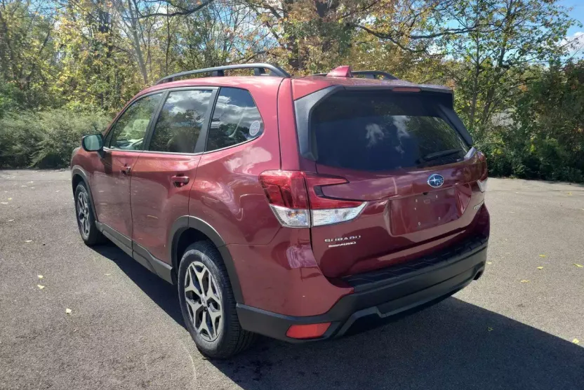 2022 Subaru Forester Premium photo 1