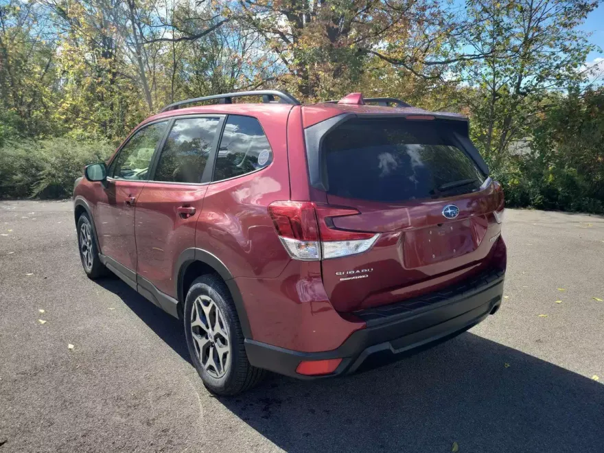2022 Subaru Forester Premium photo 1