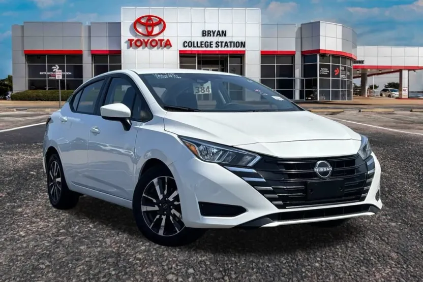 2024 Nissan Versa 1.6 SV photo 1