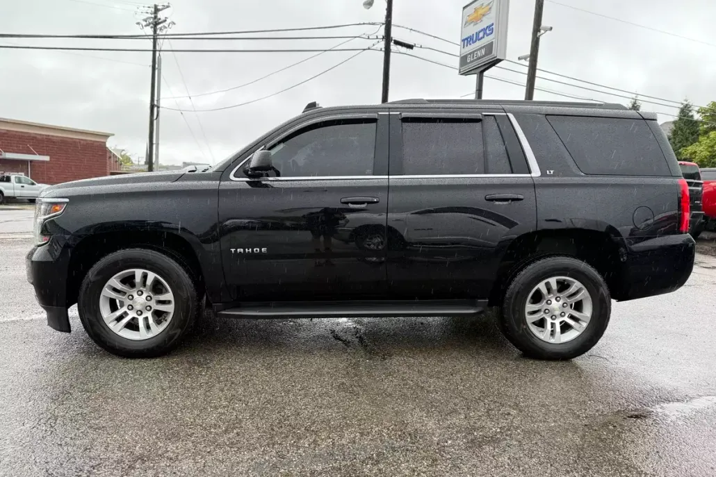 2017 Chevrolet Tahoe LT photo 1