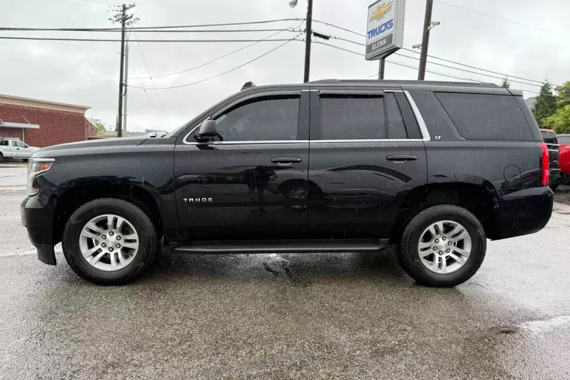 2017 Chevrolet Tahoe LT photo 1