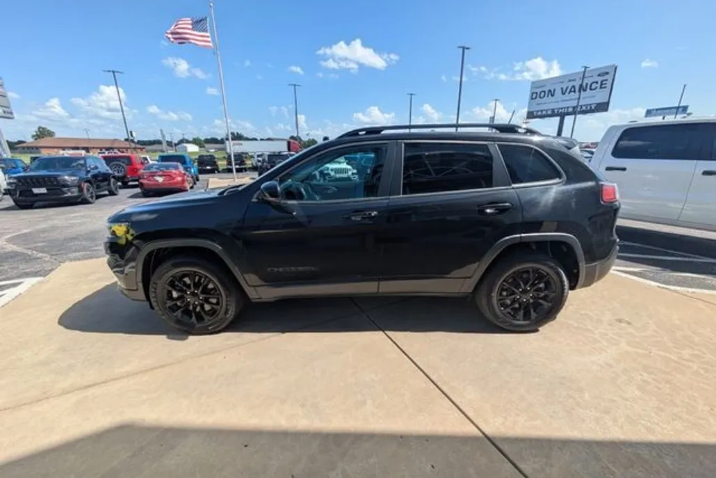 2023 Jeep Cherokee Altitude photo 1