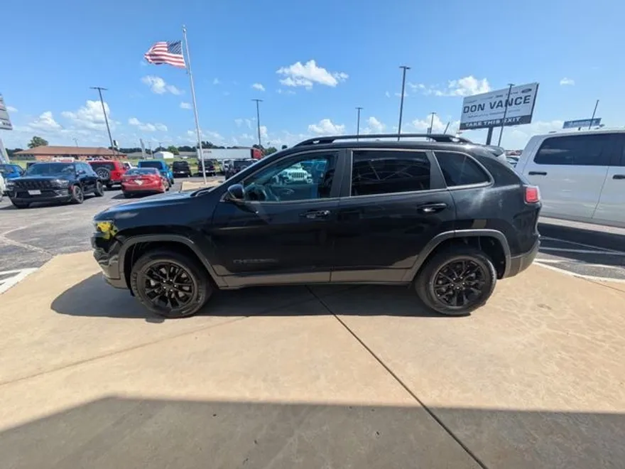 2023 Jeep Cherokee Altitude photo 1