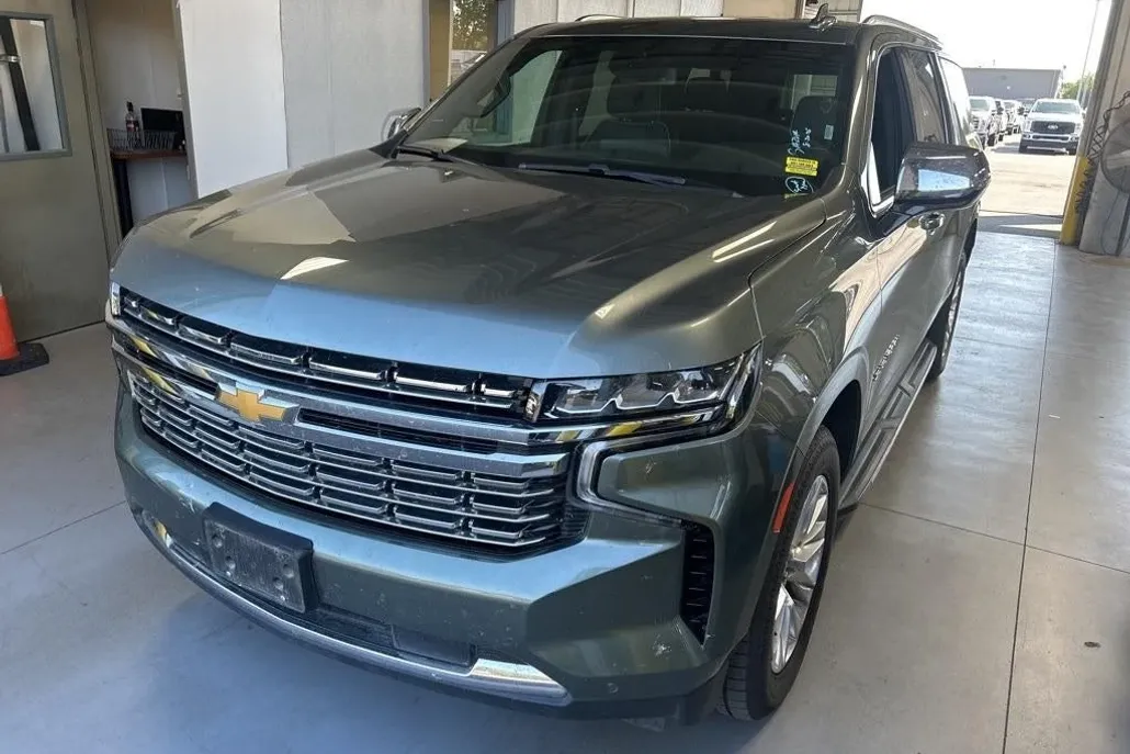 2023 Chevrolet Suburban Premier photo 1